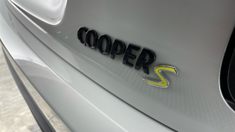MINI Hatchback 135kW Cooper S Level 3 33kWh 3dr Auto Electric Hatchback